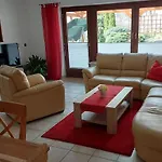 בית נופש Hartig Modern Retreat *