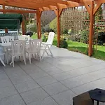 בית נופש Hartig Modern Retreat